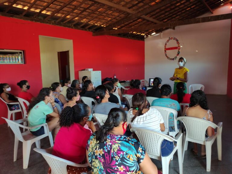 Palestra de abertura do curso com as mulheres da comunidade Quixaba, em Paripiranga, no sertão baiano.